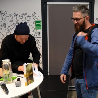 Dawid Iwaniec i czytelnik rozmawiają