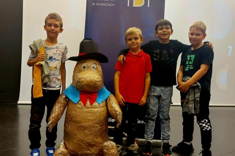 Pamiątkowe zdjęcie z Muminkiem