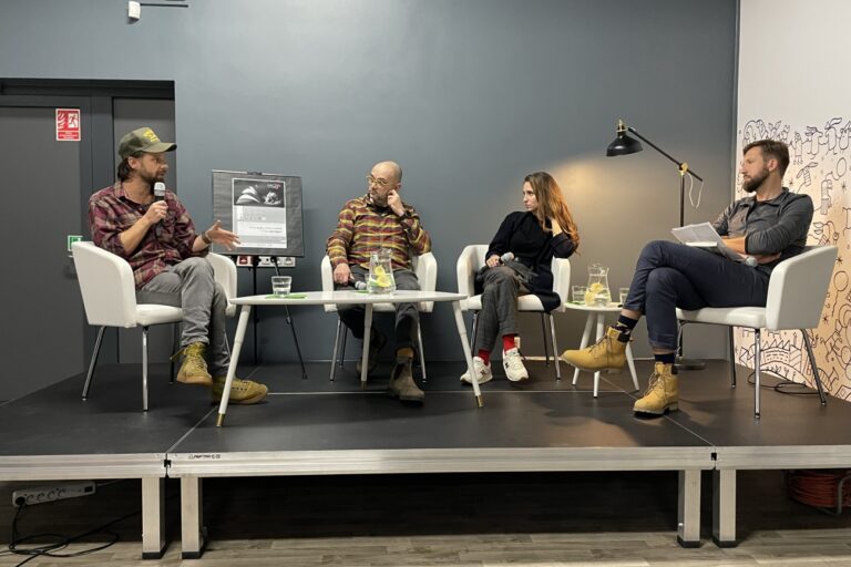 Na scenie są Adam Lach, Filip Springer, Dyba Lach i Jakub Kornhauser