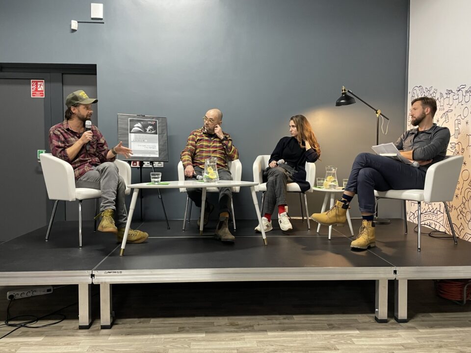 Na scenie są Adam Lach, Filip Springer, Dyba Lach i Jakub Kornhauser