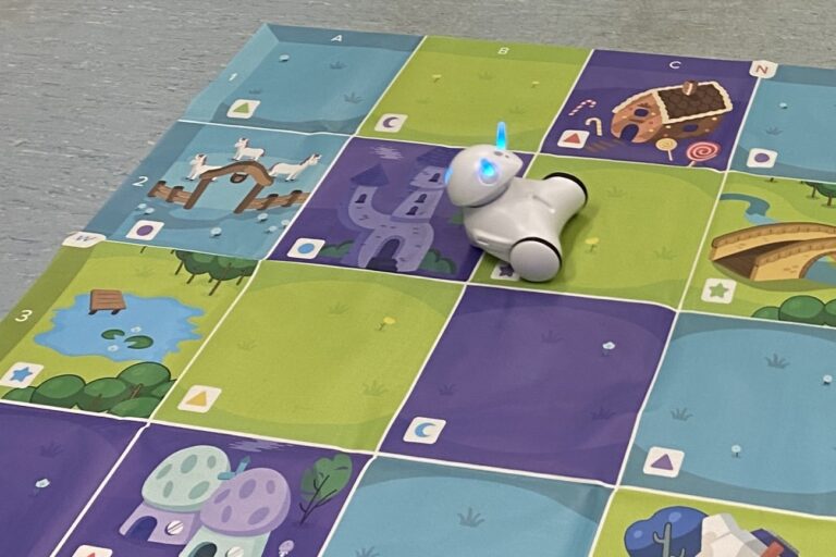 Robot Photon porusza się po planszy