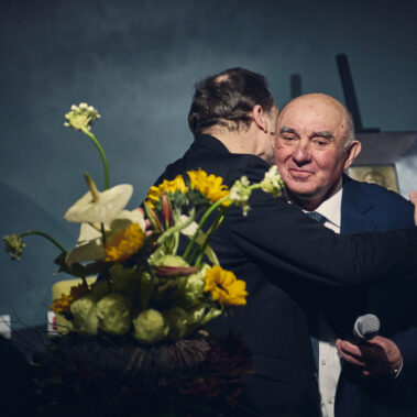 Prof. Krzysztof Nitsch otrzymuje gratulacje