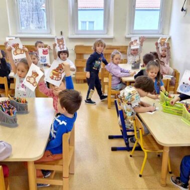 Dzieci prezentują swoje efekty prac