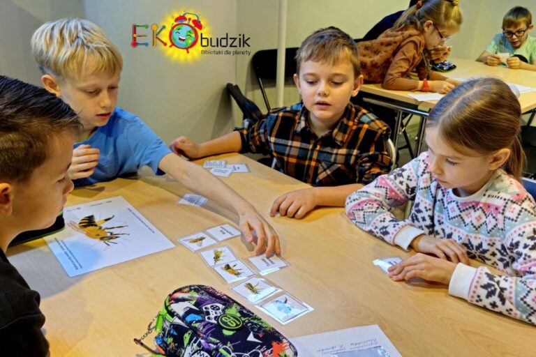 Dzieci wybierają nazwy gatunków pszczół