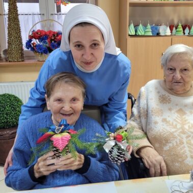 Seniorki i siostra Służebniczka