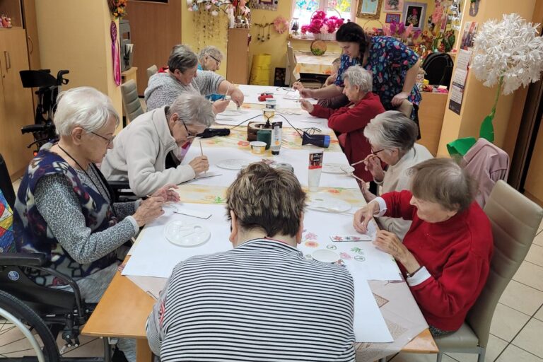 Seniorki przy pracy
