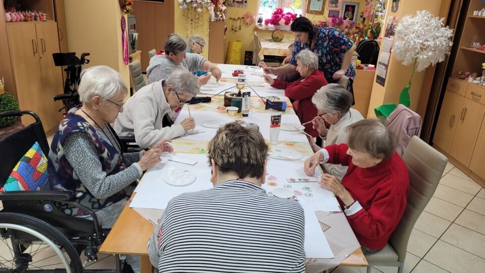 Seniorki przy pracy