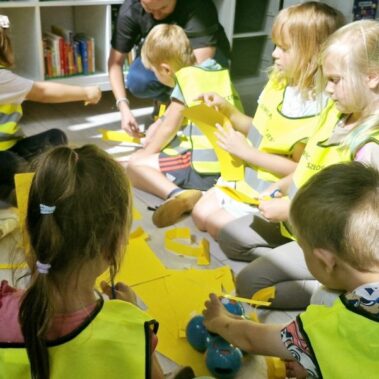 Druga drużyna też ulepszają roboty.