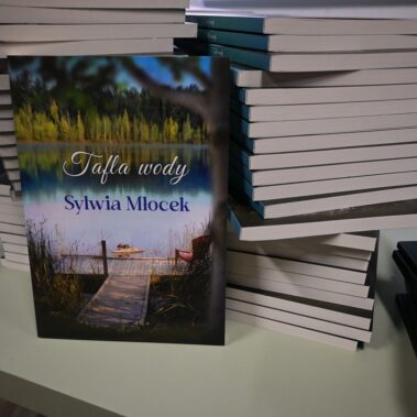 Książki Sylwii Młocek „Tafla wody” do kupienia