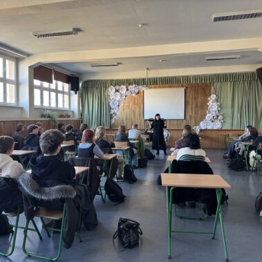 W V Licem Ogólnokształcącym, uczniowie słuchają wykładu