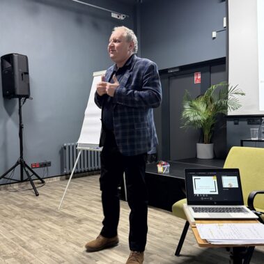 Prof. dr hab. Dariusz Kubok, prowadzi wykład